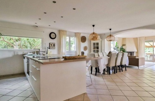 Thezan-les-Beziers House | Experience La Pinède: Oceanfront Bliss with Top Amenities