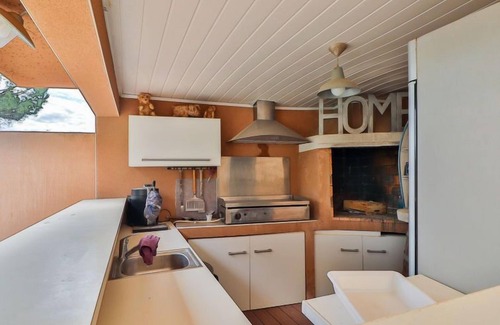 Thezan-les-Beziers House | Experience La Pinède: Oceanfront Bliss with Top Amenities