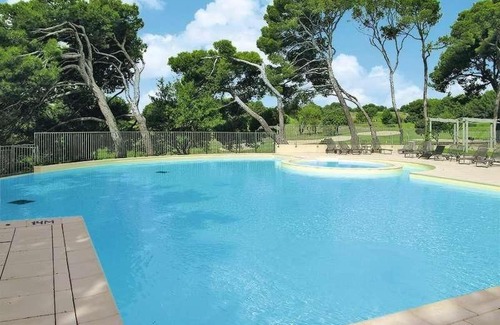 Saumane-de-Vaucluse Apartment | Enjoy Family-Friendly Comfort at La Pinede du Golf