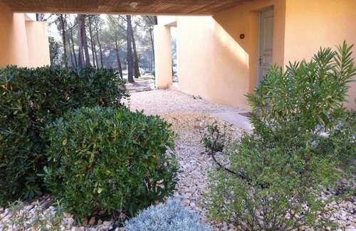 Saumane-de-Vaucluse Apartment | Enjoy Family-Friendly Comfort at La Pinede du Golf