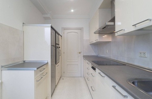 Gros Apartment | Seaside Getaway at La Plage Zurriola with Stunning Views