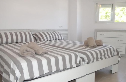 Platja de l'Arenal Apartment | Oceanfront Family Retreat at La Playa Arenal Javea