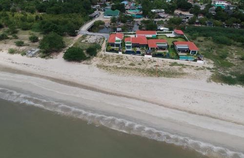 Cha-am Villa | Beachfront Villa with Pool and Ocean View in Cha-am