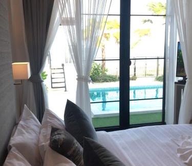Cha-am Villa | Beachfront Villa with Pool and Ocean View in Cha-am