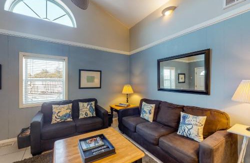 St. George Island Apartment | La Playita: Family-Friendly Fun with Poolside Relaxation
