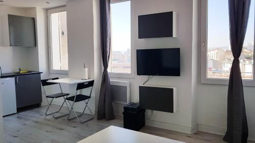 La Belle de Mai Apartment | Discover La plus belle de main: Family-Friendly Retreat