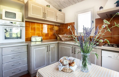 Castellet Cottage | Relaxing Cottage Getaway in the Heart of Luberon