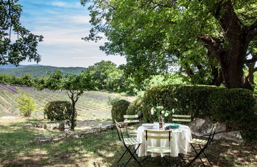 Castellet Cottage | Relaxing Cottage Getaway in the Heart of Luberon