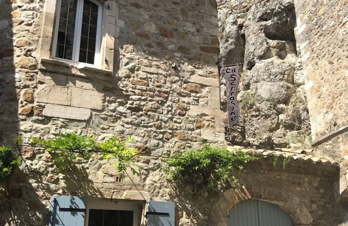 Aigueze Apartment | Discover La Porte du Sud: Family and Pet Friendly Retreat