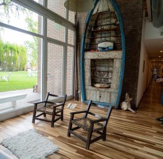 Puerto Madryn Hotel | Welcoming La Posada De Madryn: Pet-Friendly & Pool Access