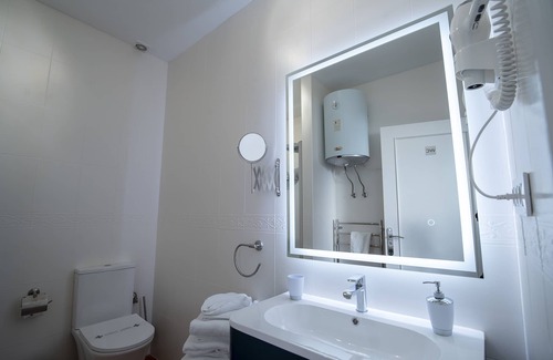 Carrascalejo House | Discover La Posada del 42: Family-Friendly with Spa & Breakfast