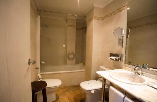 Denia Old Town Hotel | Discover La Posada del Mar: Family-Friendly with Dining