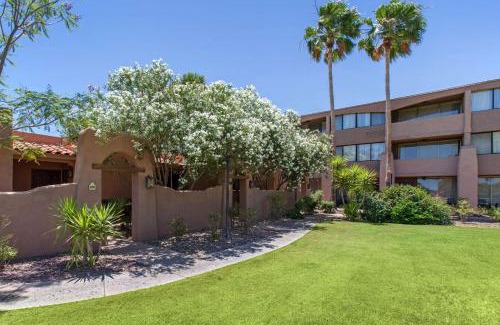 Casas Adobes Hotel | Discover La Posada Lodge & Casitas: Pet-Friendly Retreat
