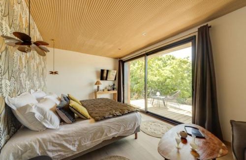 Apt Bed & Breakfast | Oceanfront Escape at La Possibilité d'une Ile - 4-Star Stay