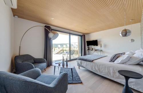 Apt Bed & Breakfast | Oceanfront Escape at La Possibilité d'une Ile - 4-Star Stay