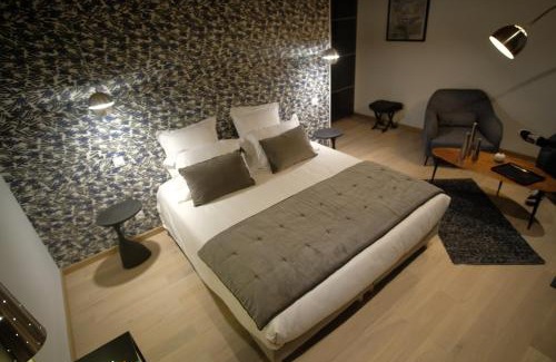 Apt Bed & Breakfast | Oceanfront Escape at La Possibilité d'une Ile - 4-Star Stay