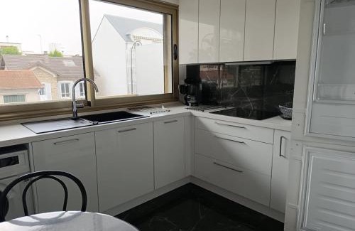 Adamville Apartment | La Précieuse, RER A Proche Paris