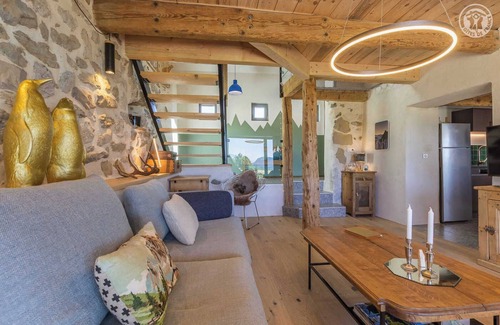 Les Deserts House | Discover LA Prairie: Lake View, Spa & Family-Friendly Stay