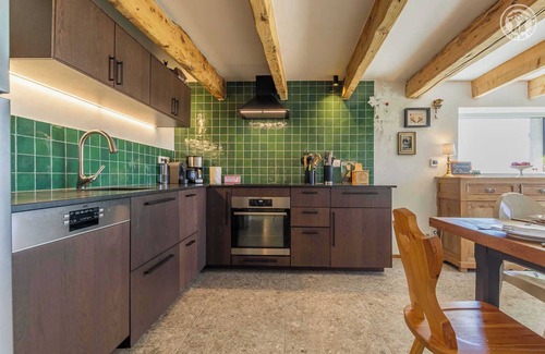 Les Deserts House | Discover LA Prairie: Lake View, Spa & Family-Friendly Stay