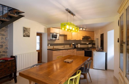 Sainte-Enimie House | Guest Rated 10/10 at La Proue du Serre - Family Kitchen Haven