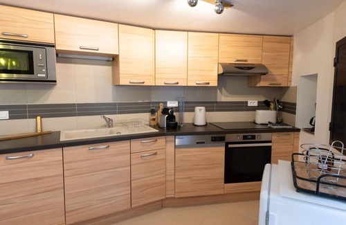 Sainte-Enimie House | Guest Rated 10/10 at La Proue du Serre - Family Kitchen Haven