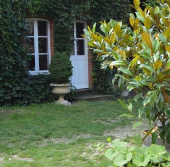 Le Noyer Bed & Breakfast | Inviting LA PROVIDENCE: Pet-Friendly with Family Amenities