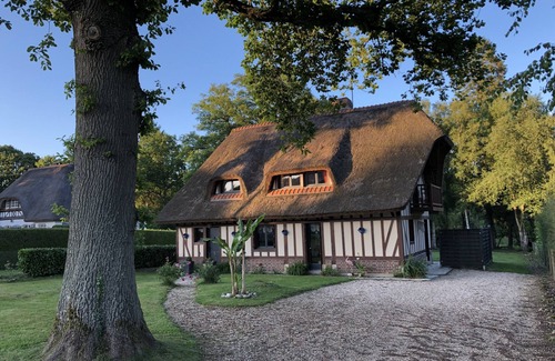 Forges-les-Eaux House | Experience Lake Views at La Ptite Chaumière Hotel
