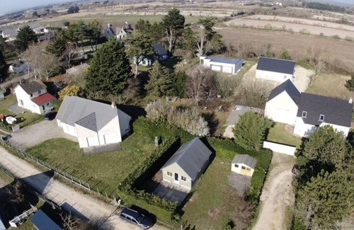 Bretteville-sur-Ay Ski Chalet | La p’tite Dune: Steps from Sandy Beaches & Pet Friendly