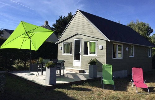 Bretteville-sur-Ay Ski Chalet | La p’tite Dune: Steps from Sandy Beaches & Pet Friendly