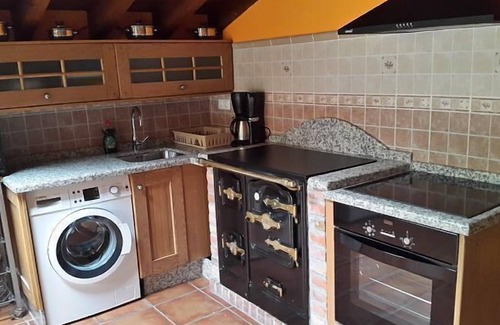 Santianes de Ola Cottage | Guest Rated 10/10: La Pumarada House with Ocean Views