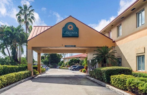 Imperial Point Hotel | Pet-Friendly Getaway at La Quinta by Wyndham Pompano Beach
