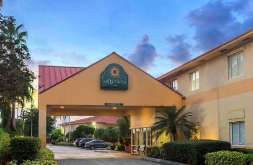Imperial Point Hotel | Pet-Friendly Getaway at La Quinta by Wyndham Pompano Beach