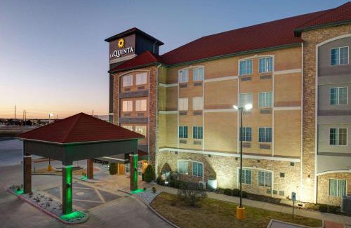 Allen Hotel | Pet-Friendly Getaway at La Quinta by Wyndham Allen