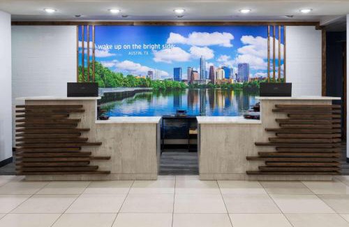 McNeil Hotel | Pet-Friendly La Quinta by Wyndham Near Lakeline Mall