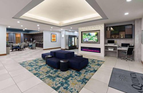 McNeil Hotel | Pet-Friendly La Quinta by Wyndham Near Lakeline Mall
