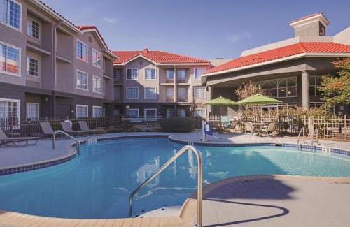 North Burnet Hotel | Pet-Friendly Getaway at La Quinta by Wyndham Austin