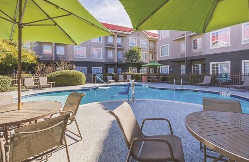 North Burnet Hotel | Pet-Friendly Getaway at La Quinta by Wyndham Austin
