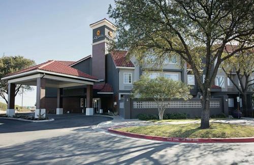 North Burnet Hotel | Pet-Friendly Getaway at La Quinta by Wyndham Austin