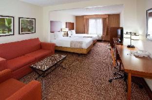Bannockburn Hotel | Enjoy Comfort at La Quinta by Wyndham Bannockburn-Deerfield