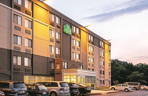 Rosedale Hotel | Comfortable Stay at La Quinta by Wyndham Baltimore N