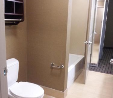 Guide Meridian Hotel | Pet-Friendly Retreat at La Quinta by Wyndham Bellingham