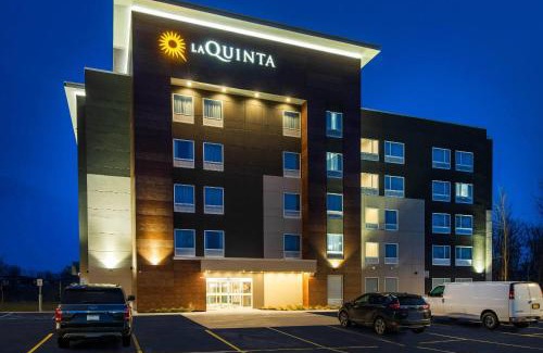 Amherst Hotel | Pet-Friendly Comfort at La Quinta by Wyndham Buffalo Amherst