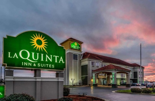 Canton Hotel | Pet-Friendly Retreat at La Quinta by Wyndham Canton MS