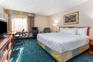 Gurnee Hotel | Pet-Friendly Getaway at La Quinta by Wyndham Gurnee
