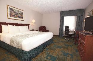 Gurnee Hotel | Pet-Friendly Getaway at La Quinta by Wyndham Gurnee