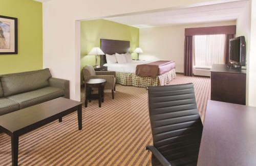 Grove City Hotel | Pet Friendly Getaway at La Quinta by Wyndham Columbus