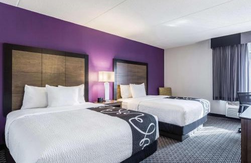 Jessup Hotel | Pet-Friendly Getaway at La Quinta by Wyndham Columbia