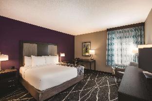 Garland Hotel | Pet-Friendly Retreat at La Quinta by Wyndham Dallas Northeast