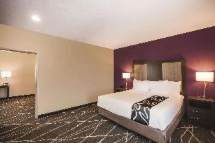 Garland Hotel | Pet-Friendly Retreat at La Quinta by Wyndham Dallas Northeast