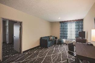 Garland Hotel | Pet-Friendly Retreat at La Quinta by Wyndham Dallas Northeast